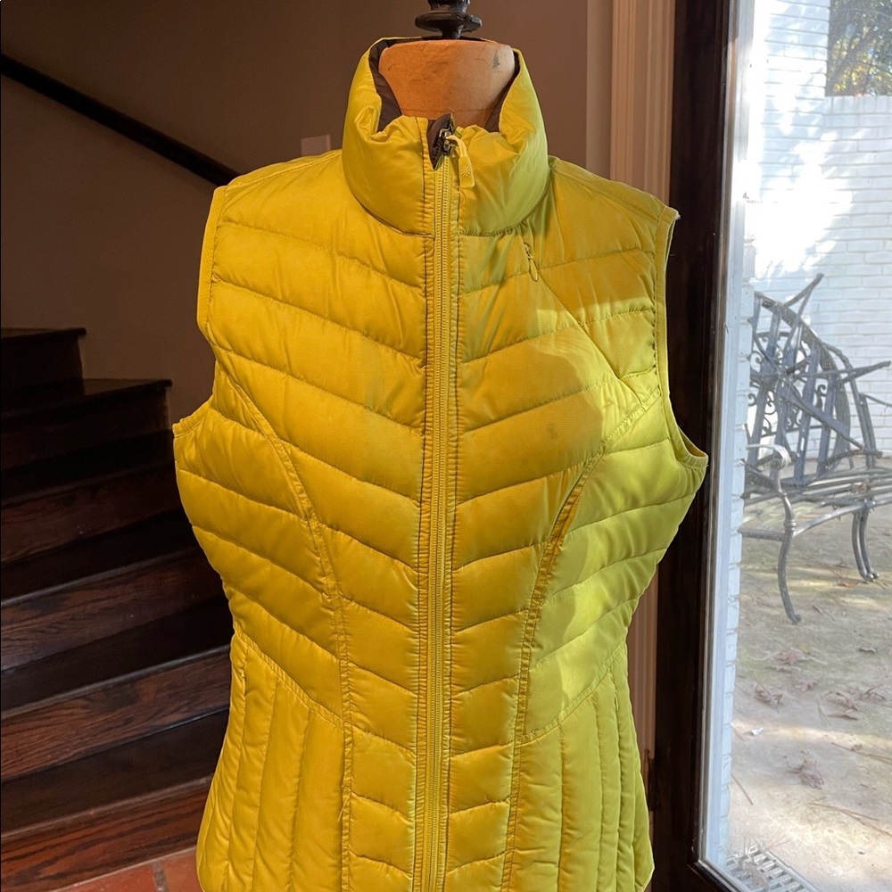 Athleta Puffer Vest